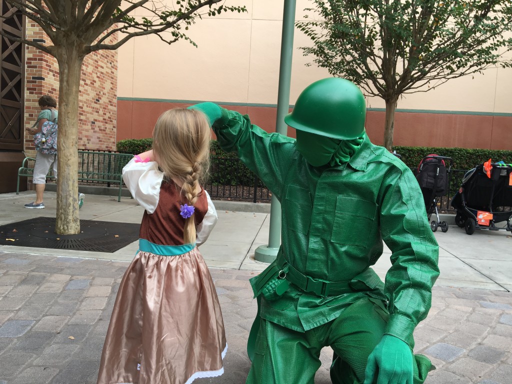 Mom Approved Tips For Meeting the Green Army Men at Disney
